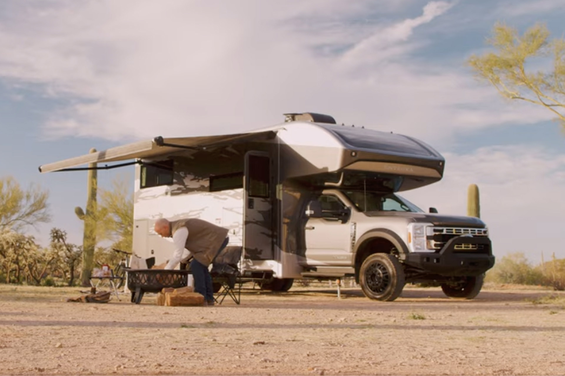 https://studios.kineticmc.com/wp-content/uploads/2026/05/entegra-coach-arizona-traveling.jpg